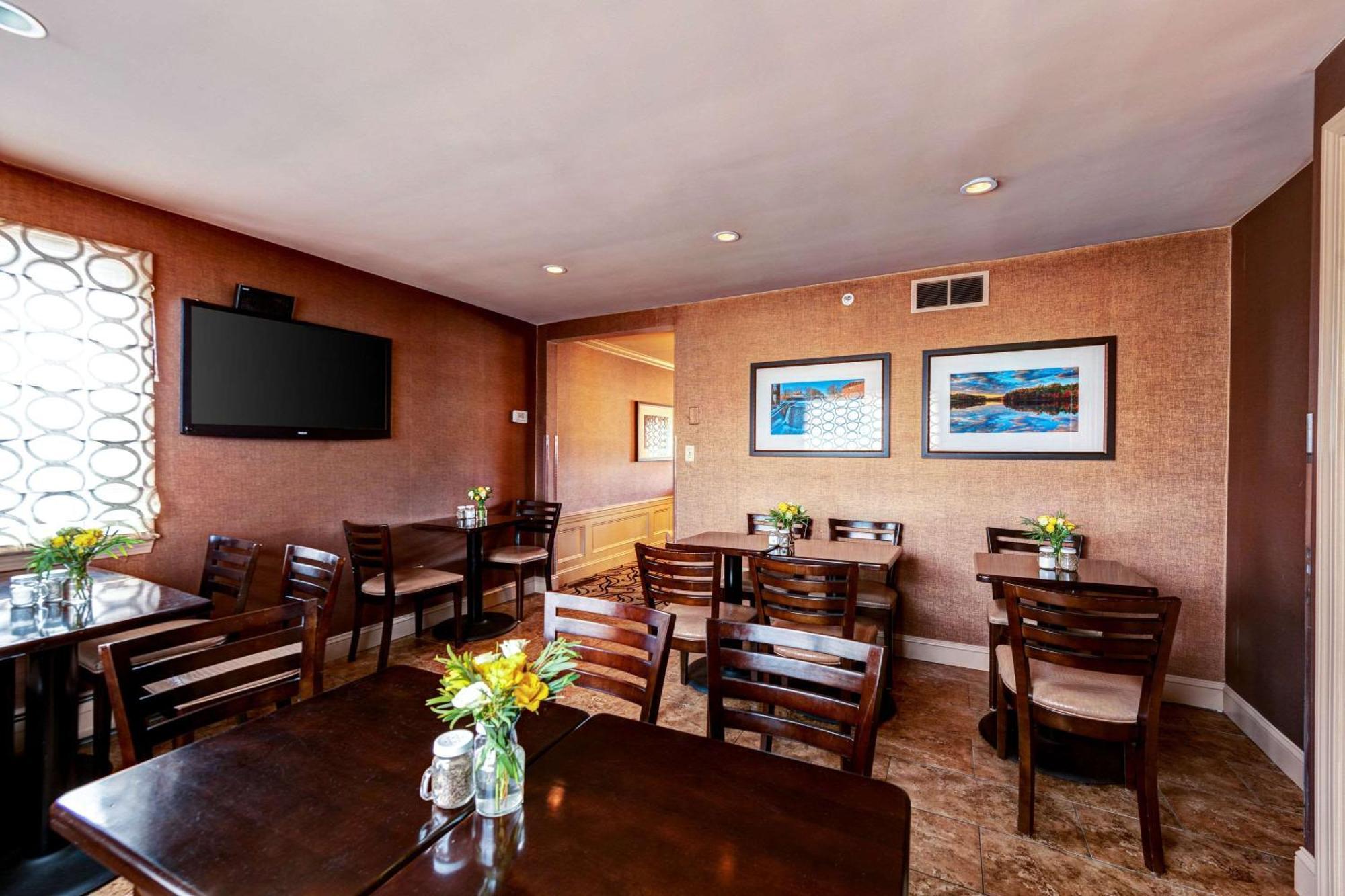 Port Inn And Suites Portsmouth, Ascend Hotel Collection Buitenkant foto