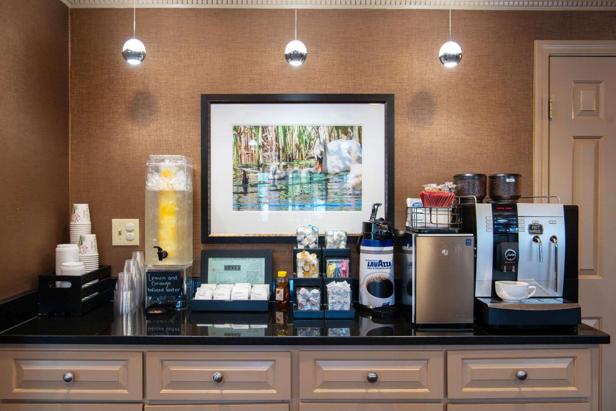 Port Inn And Suites Portsmouth, Ascend Hotel Collection Buitenkant foto