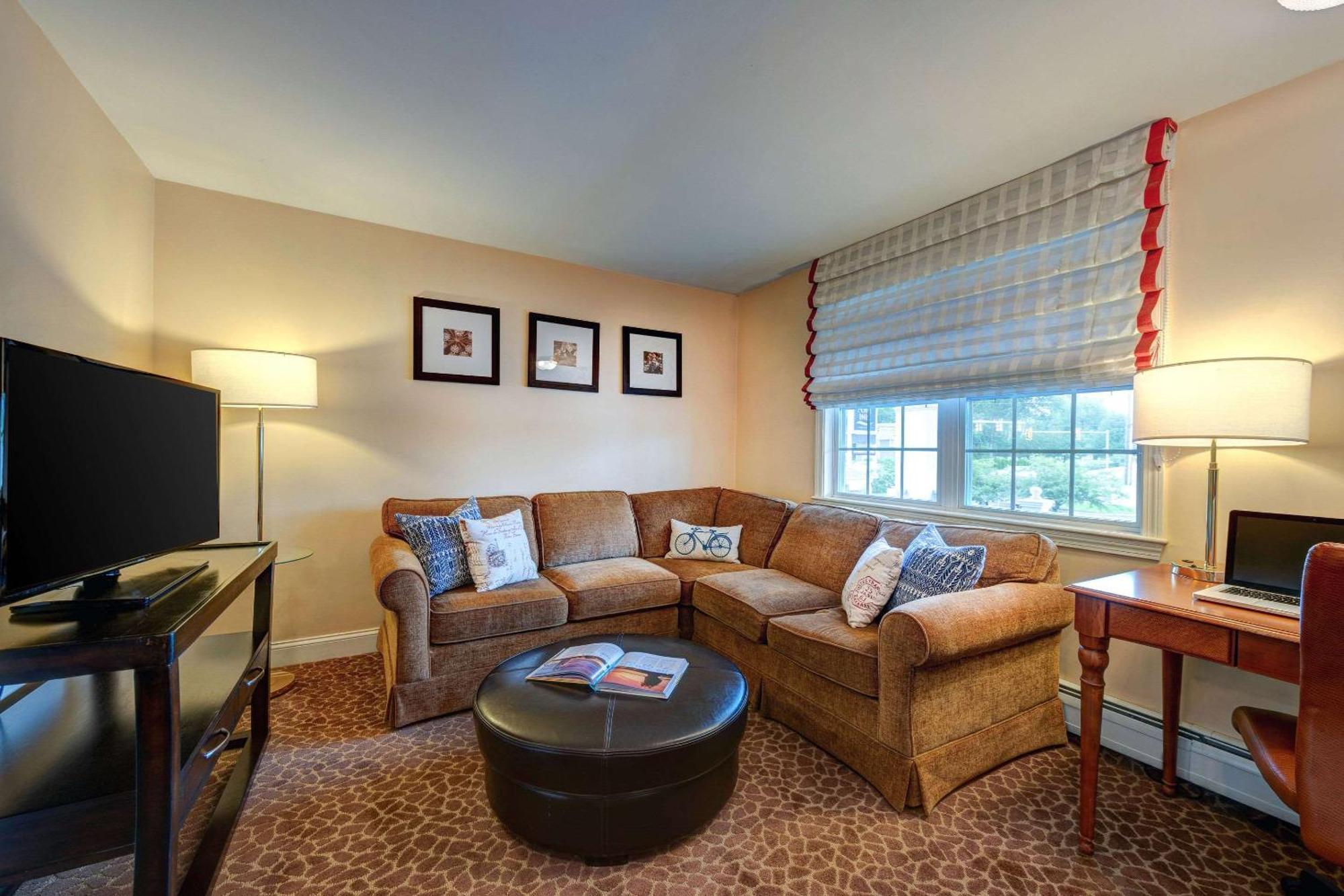 Port Inn And Suites Portsmouth, Ascend Hotel Collection Buitenkant foto