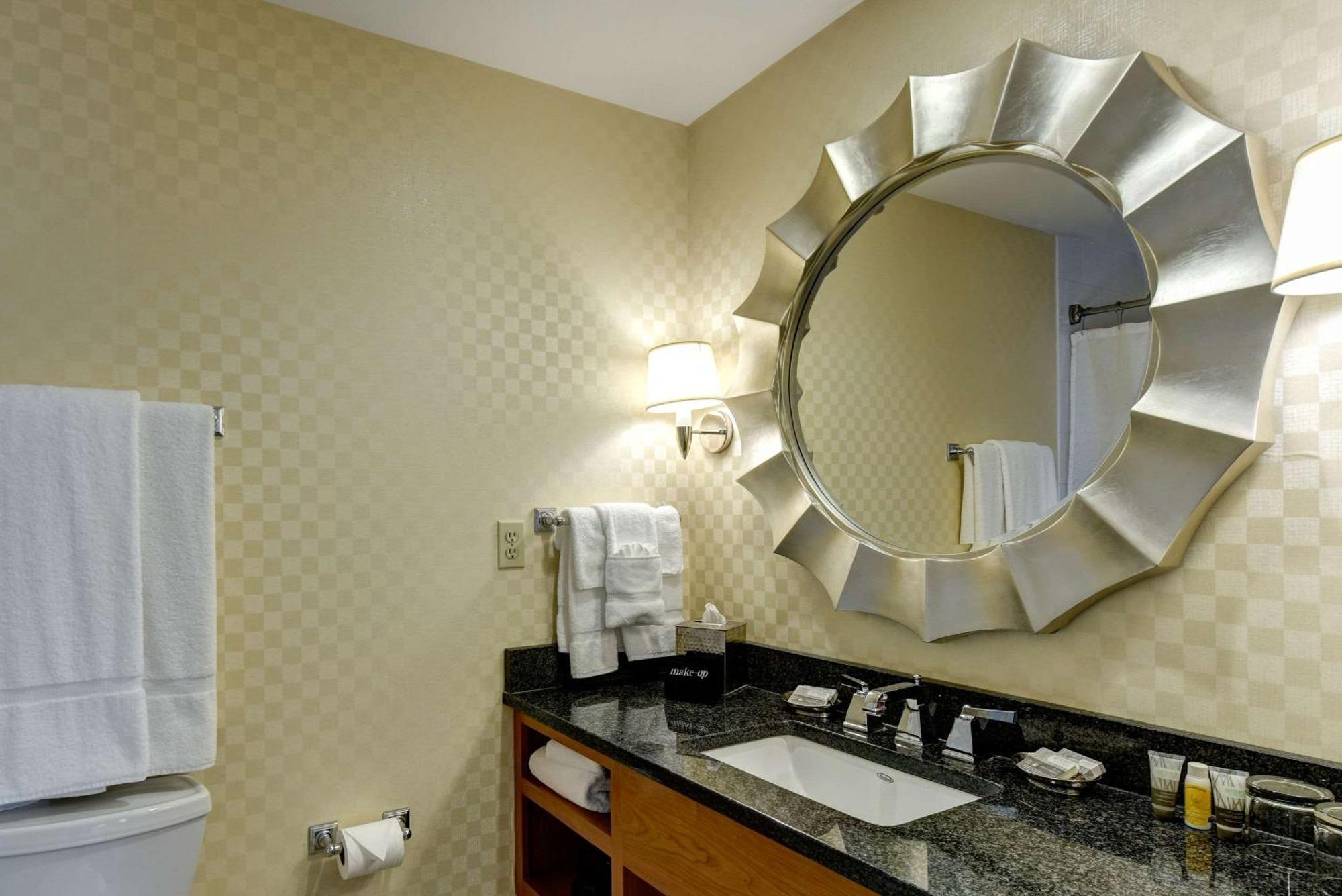 Port Inn And Suites Portsmouth, Ascend Hotel Collection Buitenkant foto